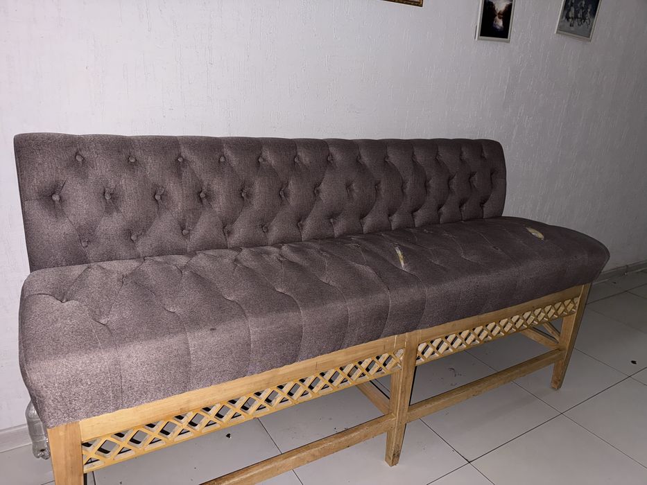 Продается диван высокой ножке