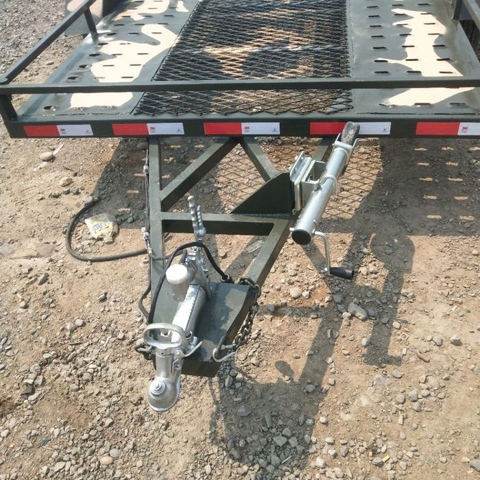 Сцепное устройство с тормозом наката