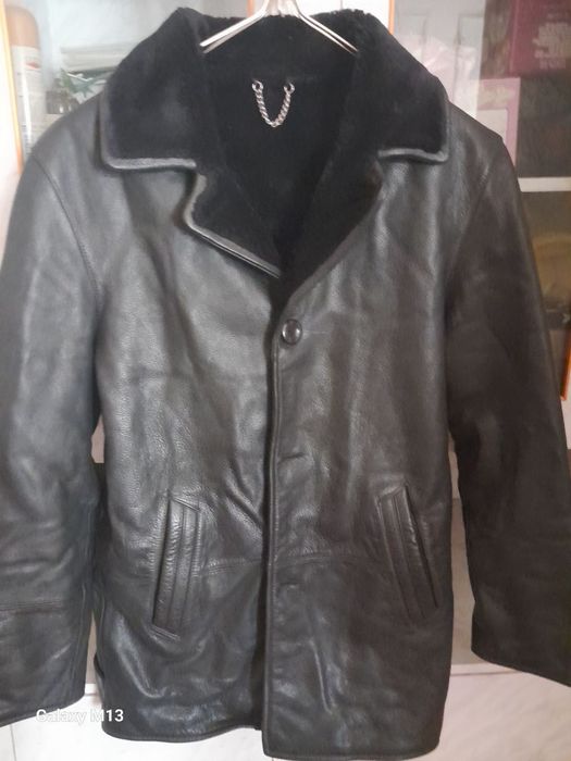 Продаётся костюм и брюки и Дублёнки