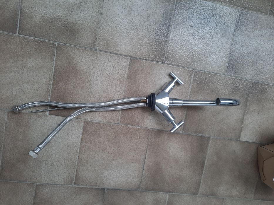 Душ батерия за вана и смесители за мивка