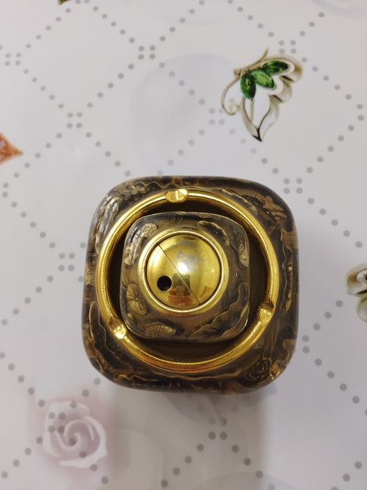 Пепельница и зажигалка