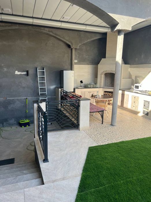 Продаётся новый дом 225кв семь комнат участок 3.2 сот