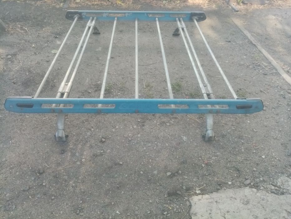 Багажник на автомобиль.