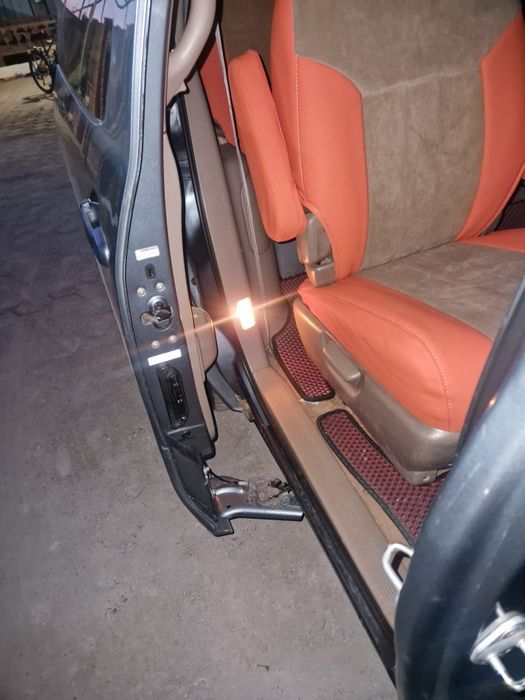 Тойёта сиенна продам