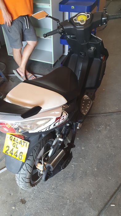 Vând scuter TGB 49 cm