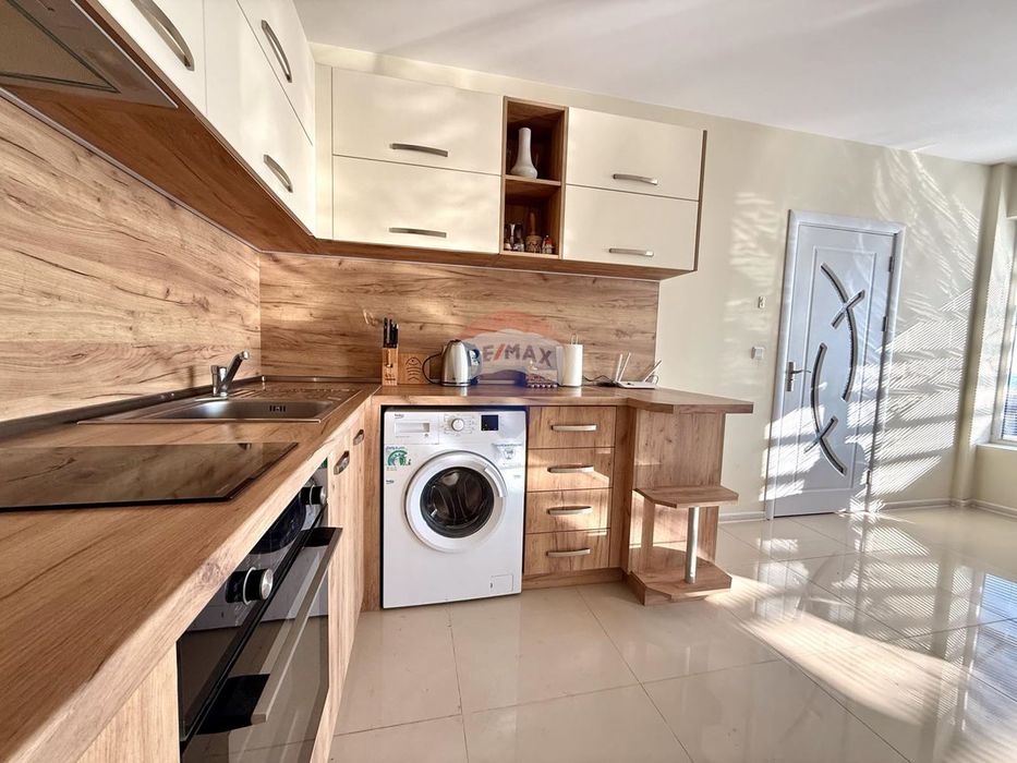 Къща с три спални, двор, барбекю и нескриваема панорамна морска гледк