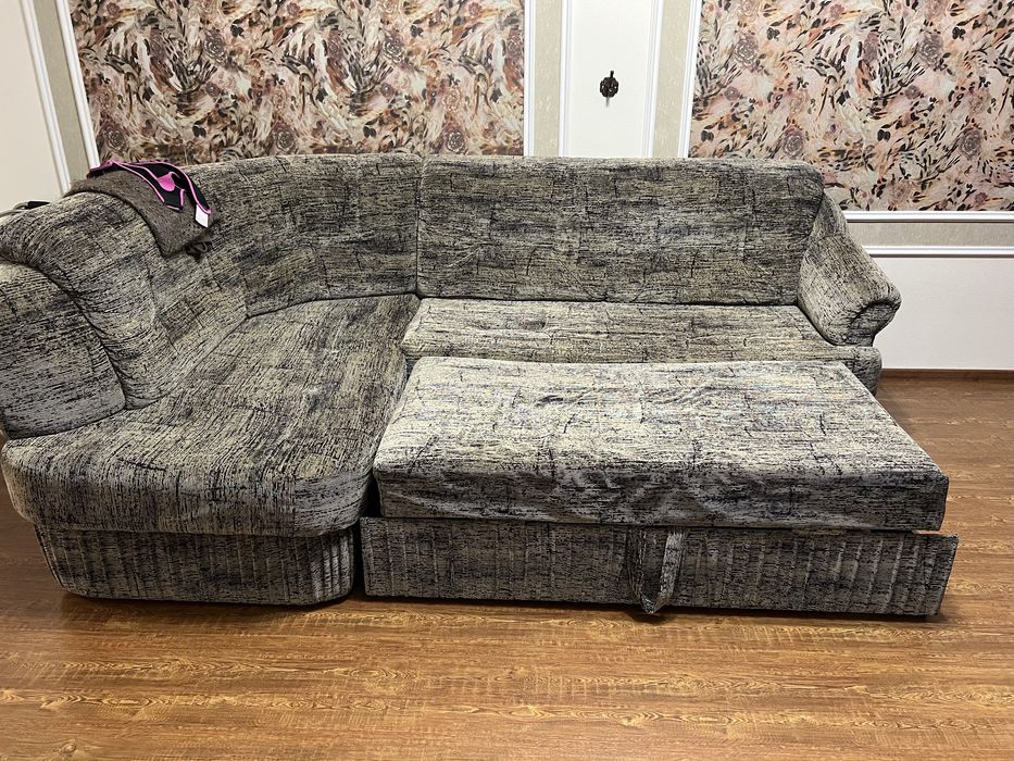 Диван угловой в хорошем состоянии