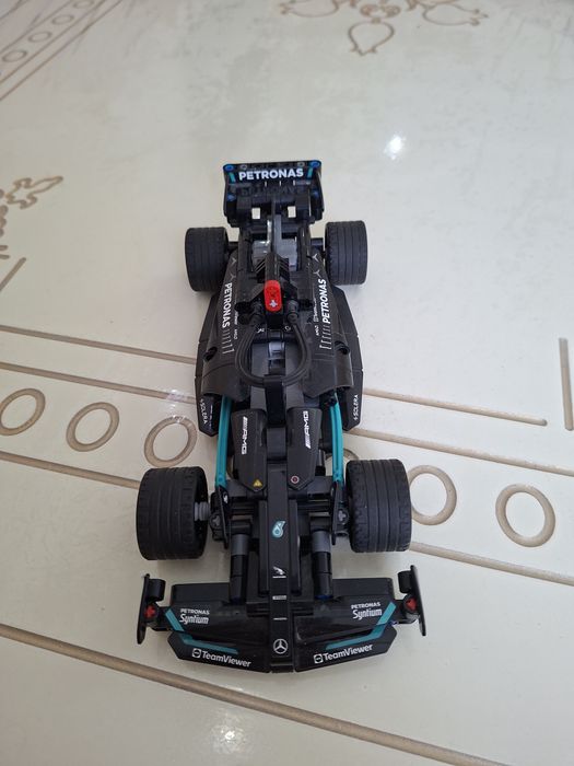 Продам лего F1 AMG