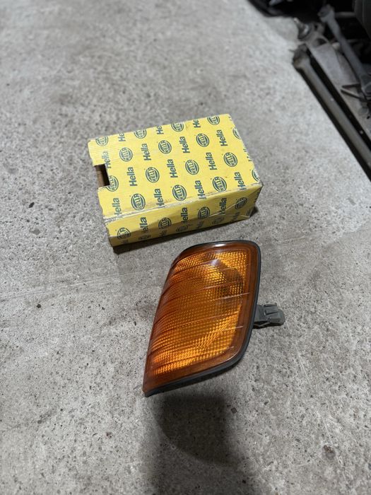 Поворотник L Mersedes w124