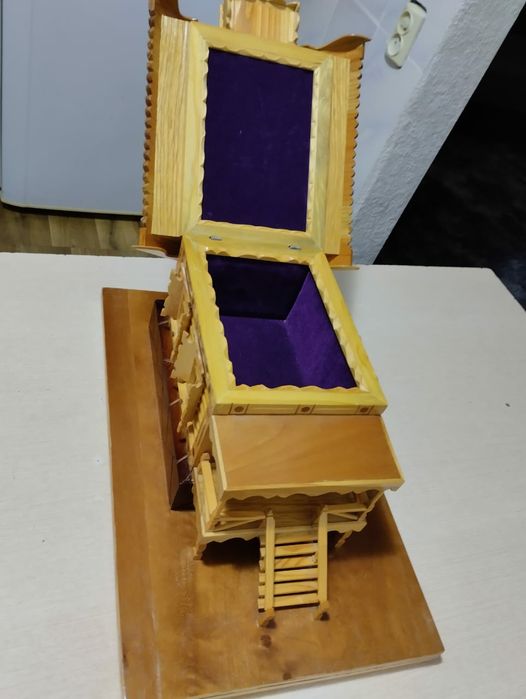 Продам сувенирный домик шкатулка.