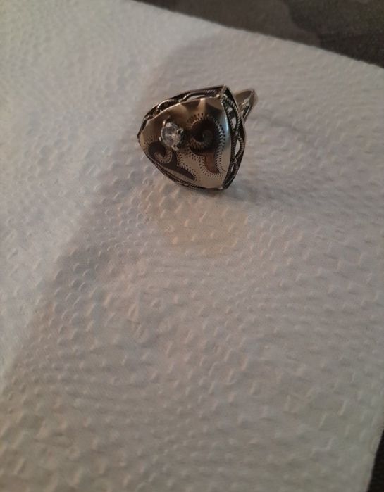 Продаю женский перстень