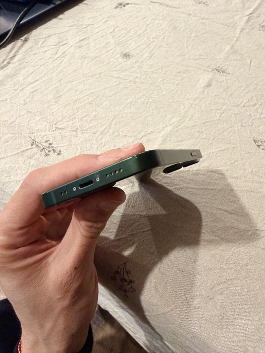 Продавам много запазен Iphone 13 Mini 128 GB