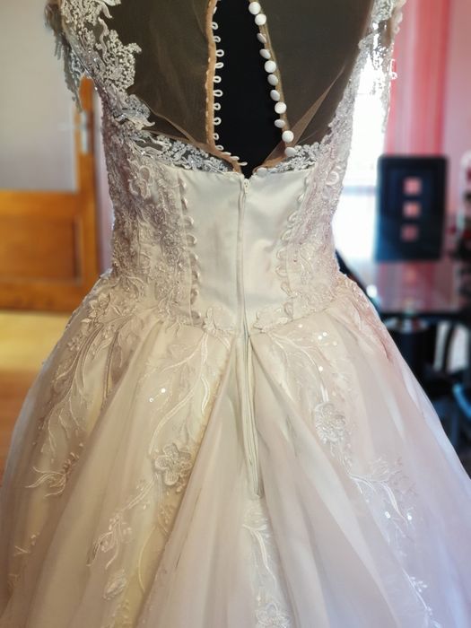 Rochie de mireasa model deosebit