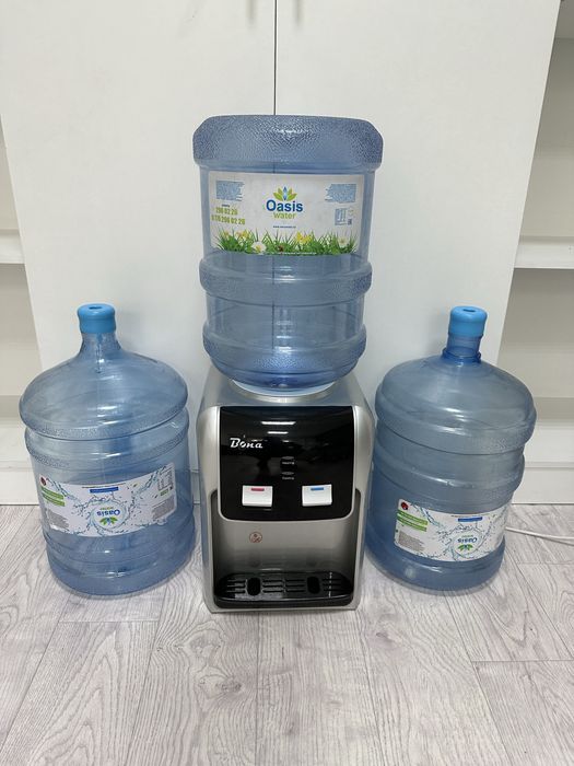 Продам диспенсер настольный (бутыли в подарок)