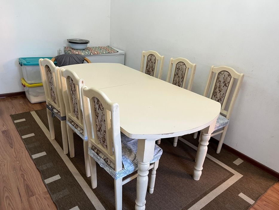 Стол стулями рабочом состояние