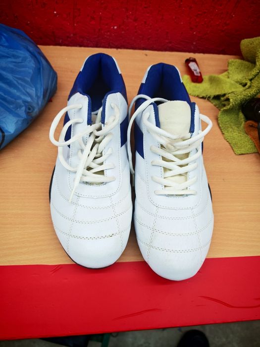 Adidași noi bărbații