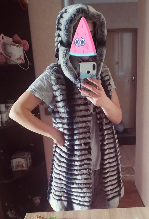 Жилетка Шиншила с капюшоном