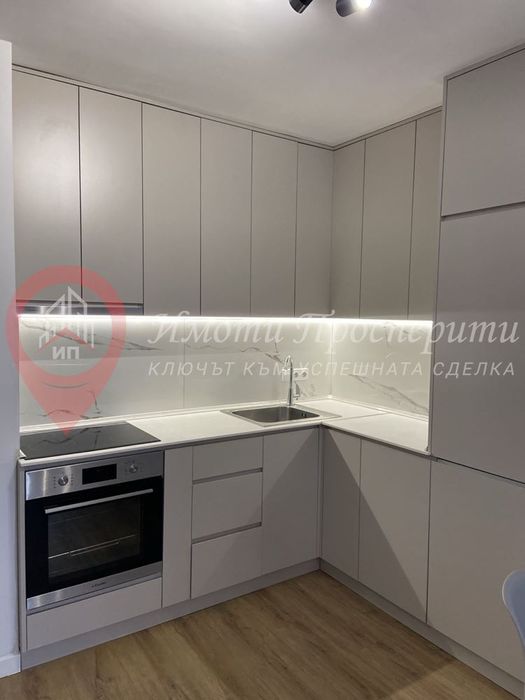 Дава се под наем Тристаен апартамент в София, Център - 82 кв.м за 930 € - Снимка #1