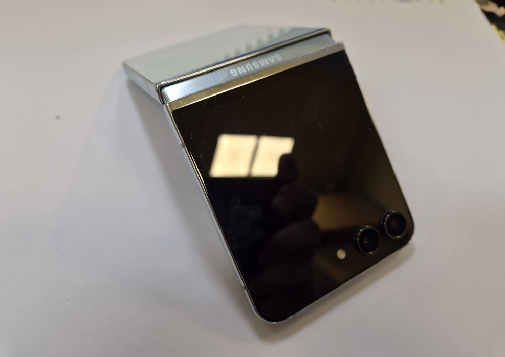Samsung Z Flip 5 за части