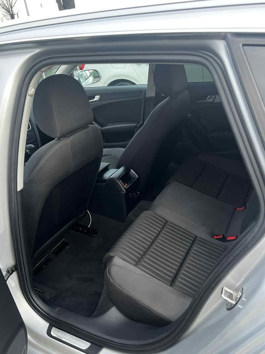 Vând Audi A4 B8 2011