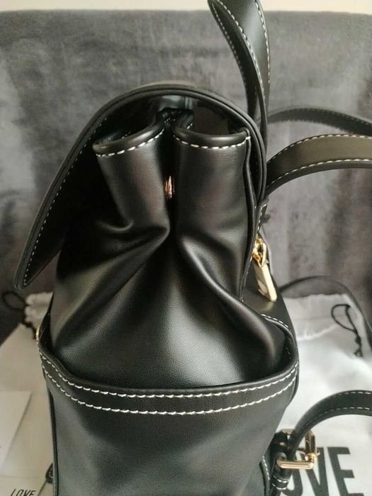 LOVE MOSCHINO – Дамска кожена раница "BLACK & GOLD" нова с етикети