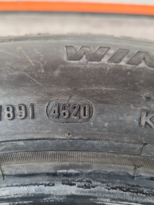 Зимни гуми 2 броя PIRELLI SottoZero3 215 55 R17 дот 4620