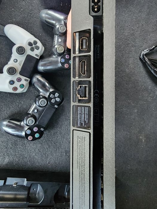 Плайстайшн 4 сотилади