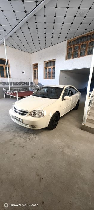 Lasetti 1.8- 1.6 avtamat qo'yilgan.