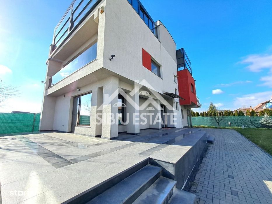 Casa cu 4 garaje, terase panoramice, teren mare