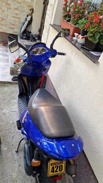 Vând scuter aprilia leonardo!