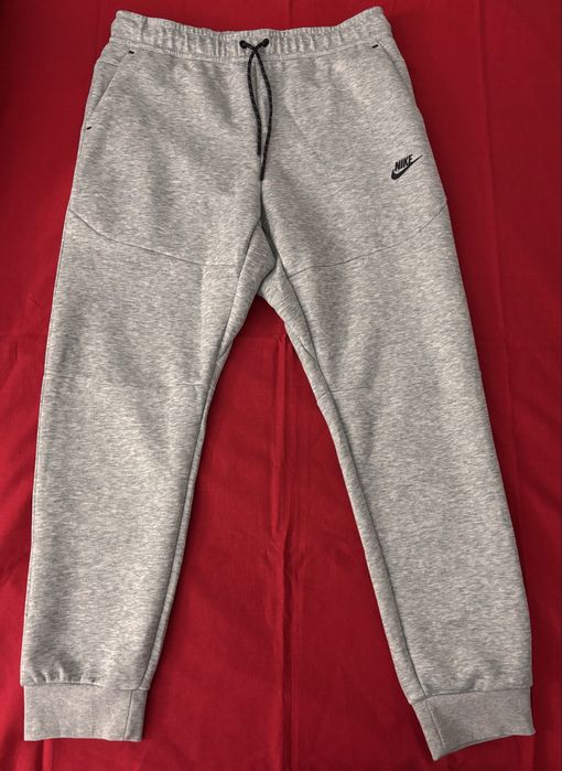 Nike Tech Gri marime L , nou