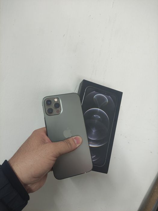 iPhone 12 Pro идеал без ремонта.