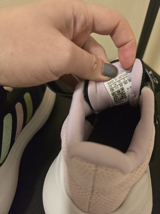 Маратонки адидас