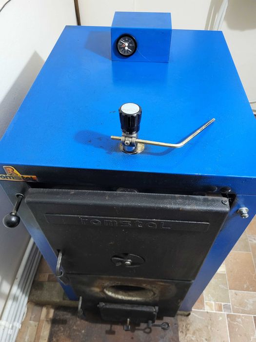 Котле на пелети с горелка