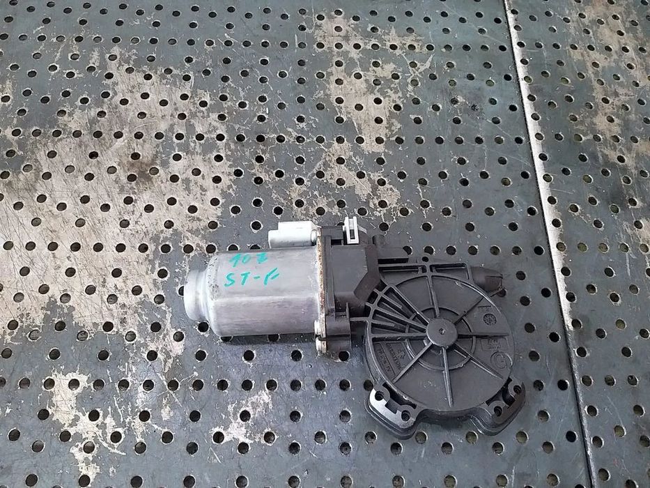 Motoras macara stanga fata peugeot 107 400843b