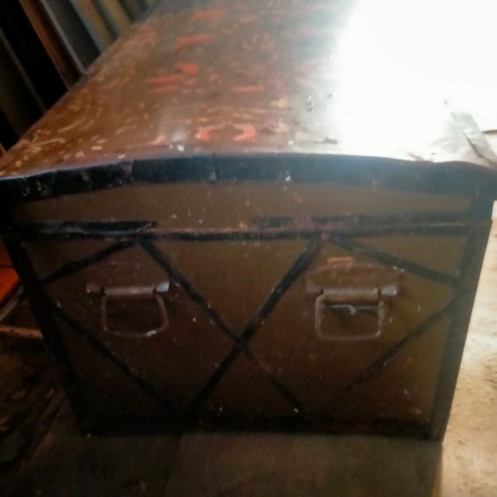 Сундук деревянный