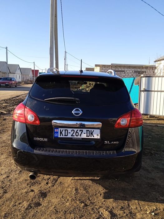 Машина  ниссан роджи