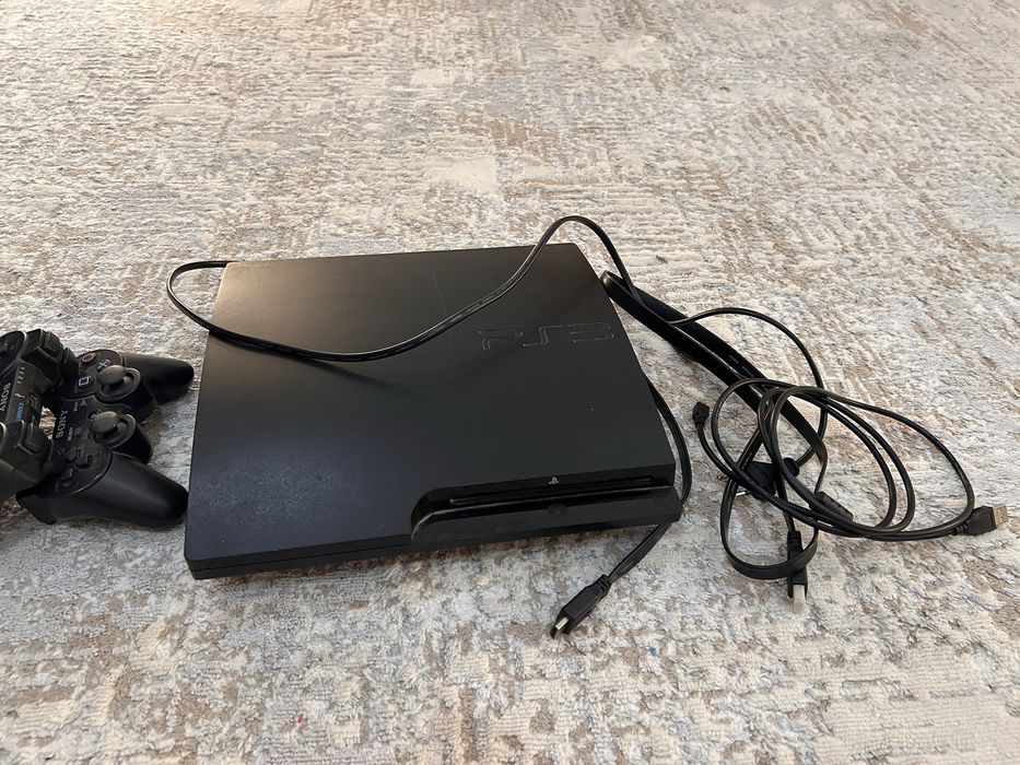 PlayStation 3 Slim + игры + 2 геймпада