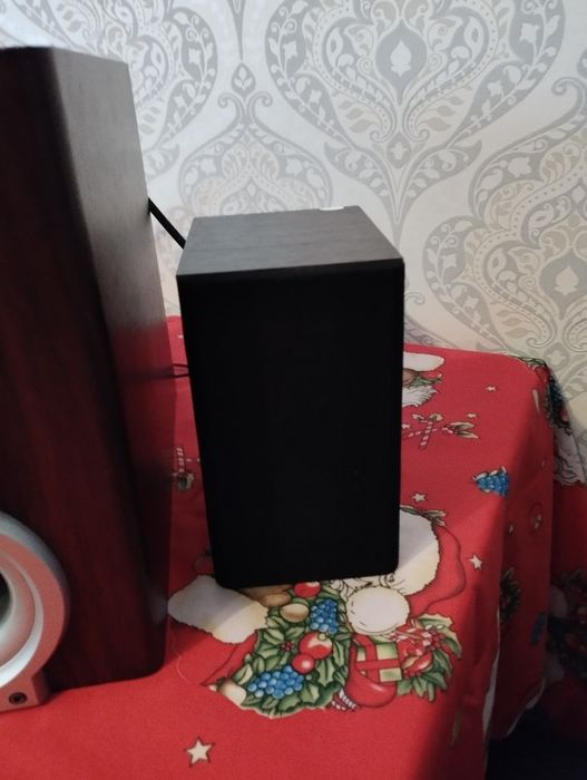 Vând boxă cu fir 2.1