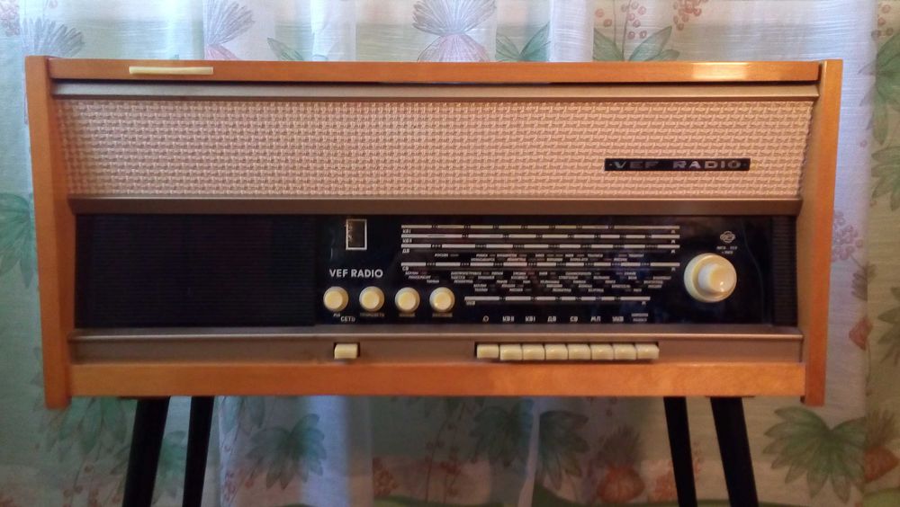 Продавам Радиола VEF RADIO