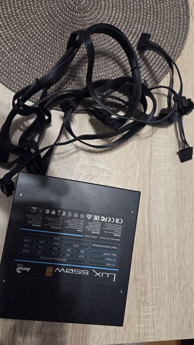 Vând sursa alimentare PC AeroCool 550w