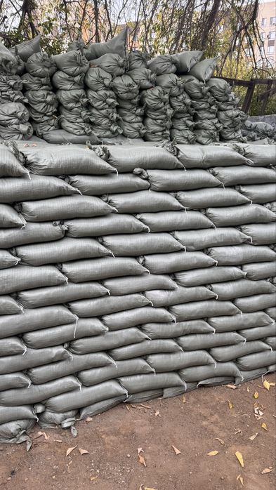 Песок в мешках  отцев щебен