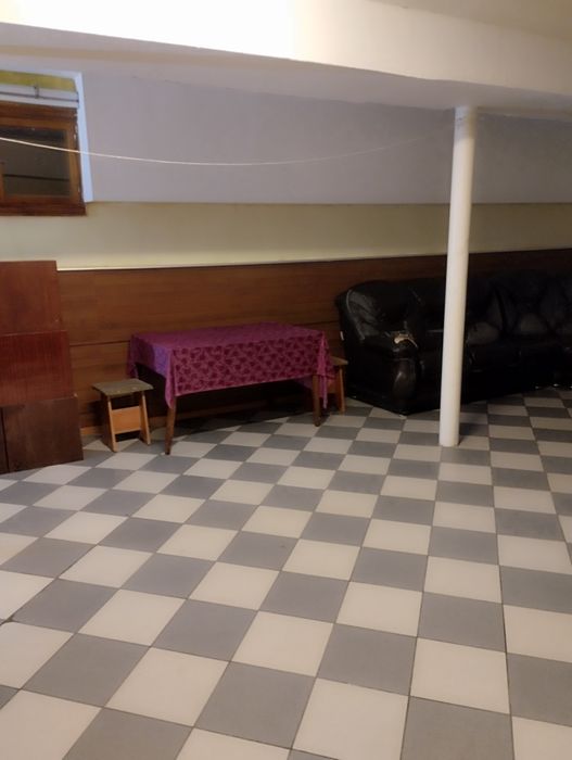 Сдам комнату в цоколе общежития.