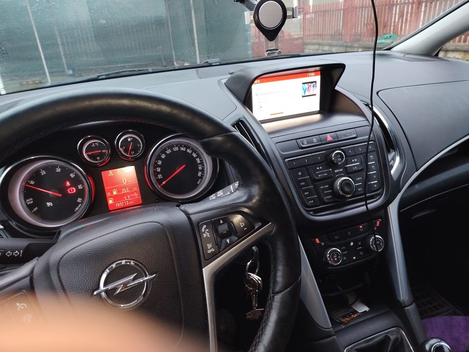 De vânzare Opel Zafira 2016 1.6motorina cu toate actele are totul funcțional.