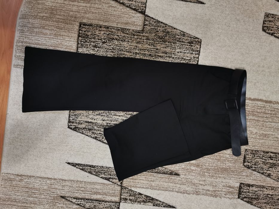 Vând pantalon evazat