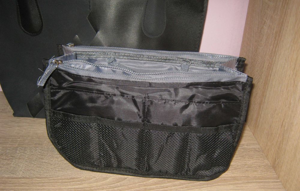 Дамска черна чанта + органайзер