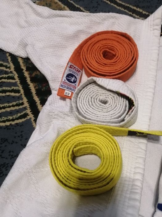 Кимоно +наколенники+три пояса