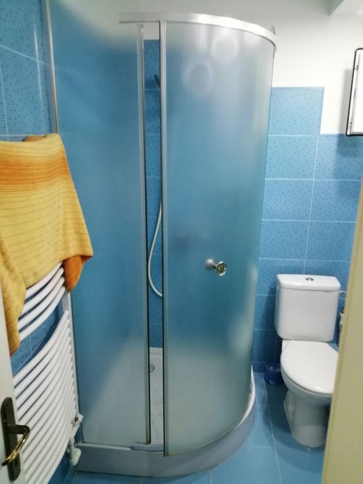 Cabina de duș, 90x90, semirotunda cu ușa pe balamale,fără cadita