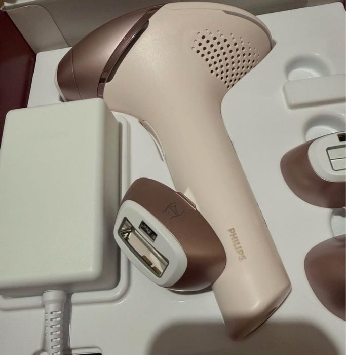 фотоепилатор Philips Lumea IPL 9900, модел BRI977/00