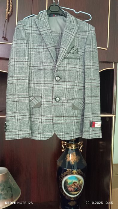 Kastyum bruk yangi 1 marta kiyilgan